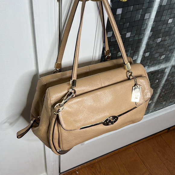 💕 coach beige leather large satchel shoulder bag 💕 - Picture 2 of 16